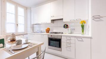 Kühlschrank, Ofen, Herdplatte, Geschirrspüler