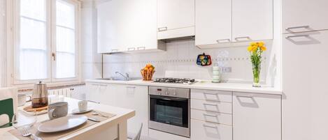 Kühlschrank, Ofen, Herdplatte, Geschirrspüler