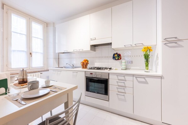 Frigorífic, forn, placa de cuina i rentaplats 