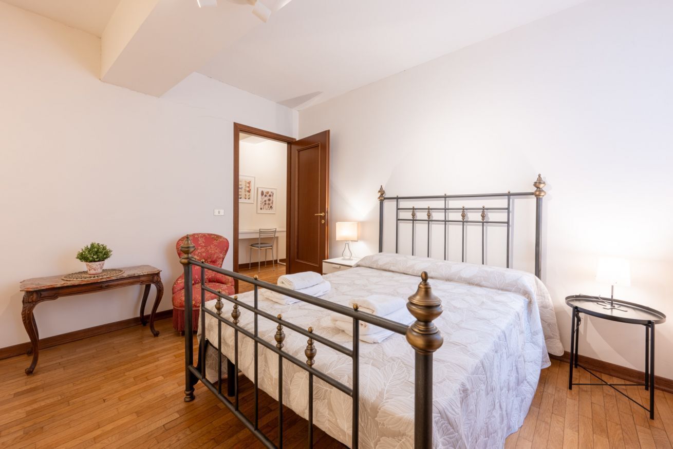 2 Schlafzimmer, Schreibtisch, Bügeleisen/Bügelbrett, WLAN