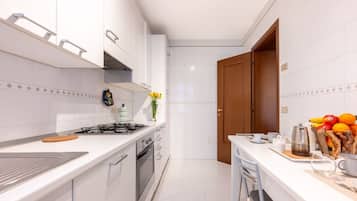 Kühlschrank, Ofen, Herdplatte, Geschirrspüler