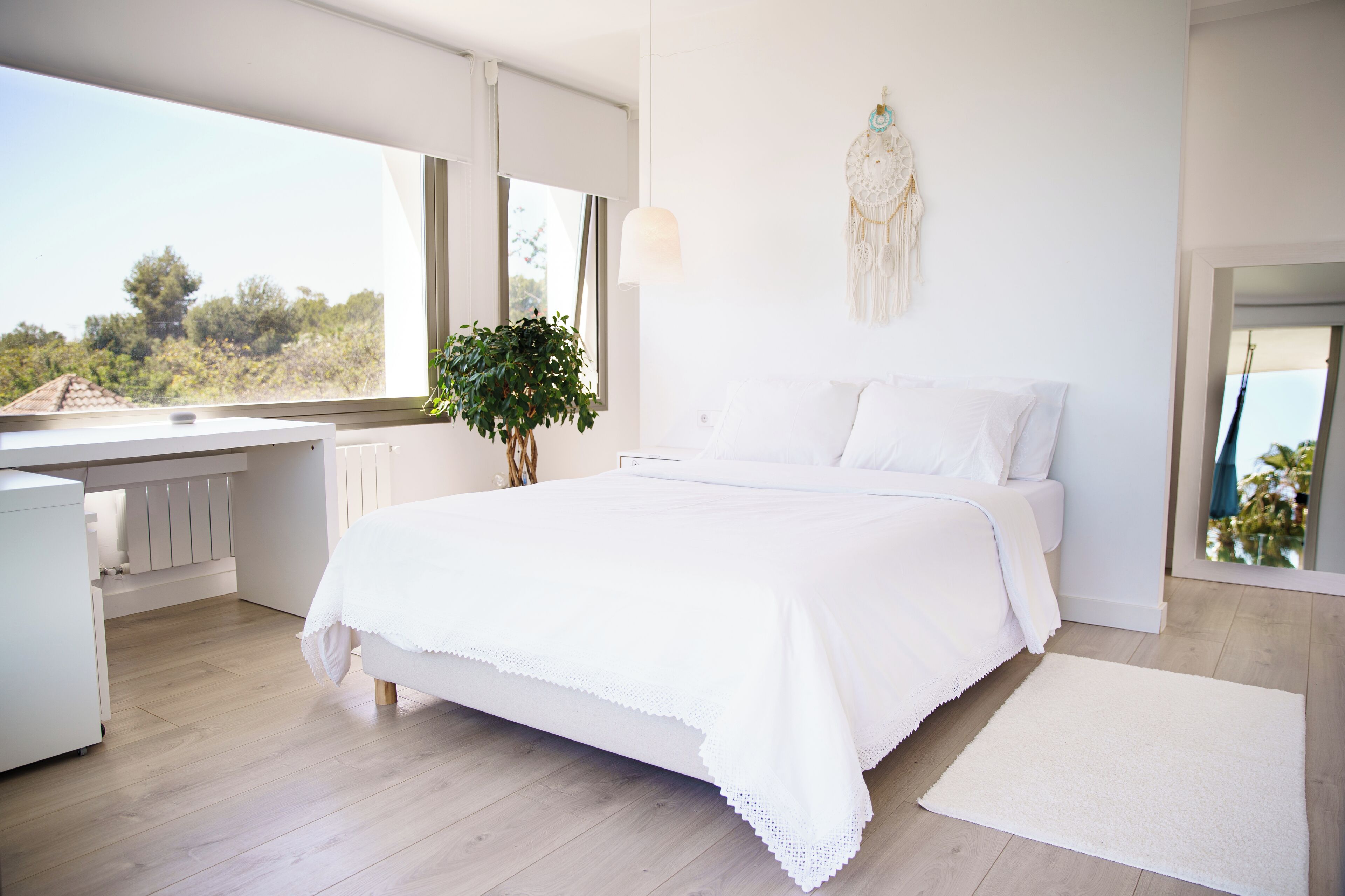 6 bedrooms, iron/ironing board, WiFi, bed sheets