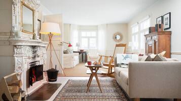 TV, fireplace, stereo