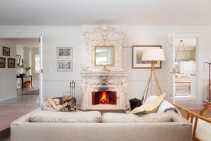 TV, fireplace, stereo