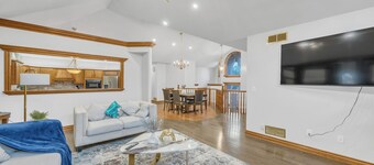 Spacious 3BR Near Ambassador & Gordie Howe Bridges