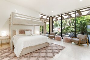 4 bedrooms, iron/ironing board, WiFi, bed sheets - 6,400+ Square Foot La Quinta Home On PGA Golf! (La Quinta)