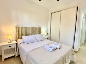 2 sovrum, strykjärn/strykbräda, internet och sängkläder