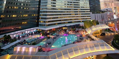 VDARA Hotel and Spa - 1 Minute Drive to Strip