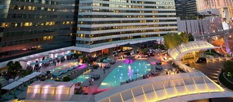 VDARA Hotel and Spa - 1 Minute Drive to Strip