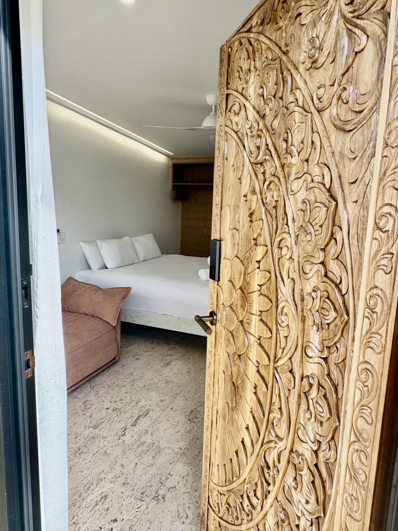 Skrivebord, strykejern/-brett, wi-fi (inkludert) og sengetøy