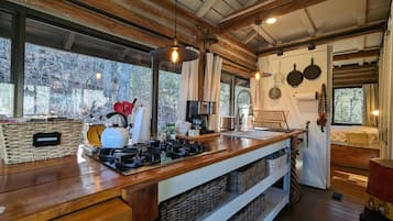 Microwave, coffee/tea maker, cookware/dishes/utensils, dining tables