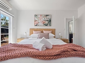3 habitaciones, escritorio, tabla de planchar con plancha y wifi 