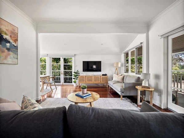 TV, fireplace, offices