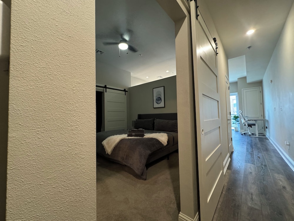 Stylish 1BD Apt in Downtown Tulsa near Bob Dylan Centre, Blue Dome ...