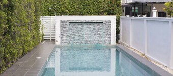 Local 4BR Pool House, Prime Location, Pool Table. Near Markets