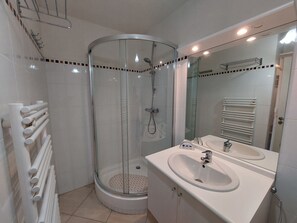 Bathroom - T2 avec balcon,calme et près du port by Interhome (Vannes)