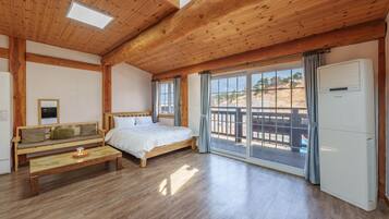 Basic Room, 1 Bedroom (Ocean Room 202 (BBQ, OTT)) | 1 bedroom, free WiFi