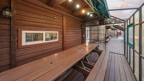 Eenvoudige kamer, 2 slaapkamers (Ocean Room 101 (BBQ, Fireplace, OTT)) | 1 slaapkamer, gratis wifi