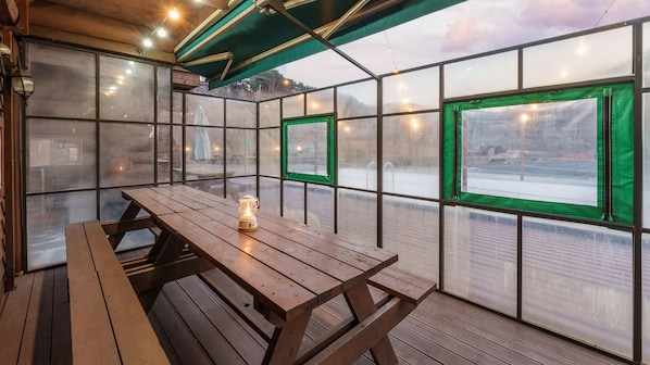 Basic Room, 2 Bedrooms (Ocean Room 102 (BBQ, Fireplace, OTT))