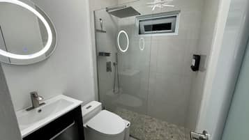 Luxury Villa, City View | Bathroom | Shower, soap, shampoo