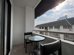 Deluxe Room, Balcony, City View | Pemandangan dari bilik