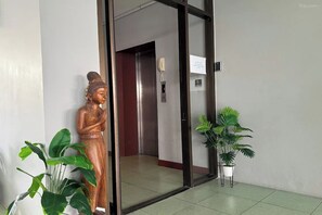 Pintu masuk hartanah