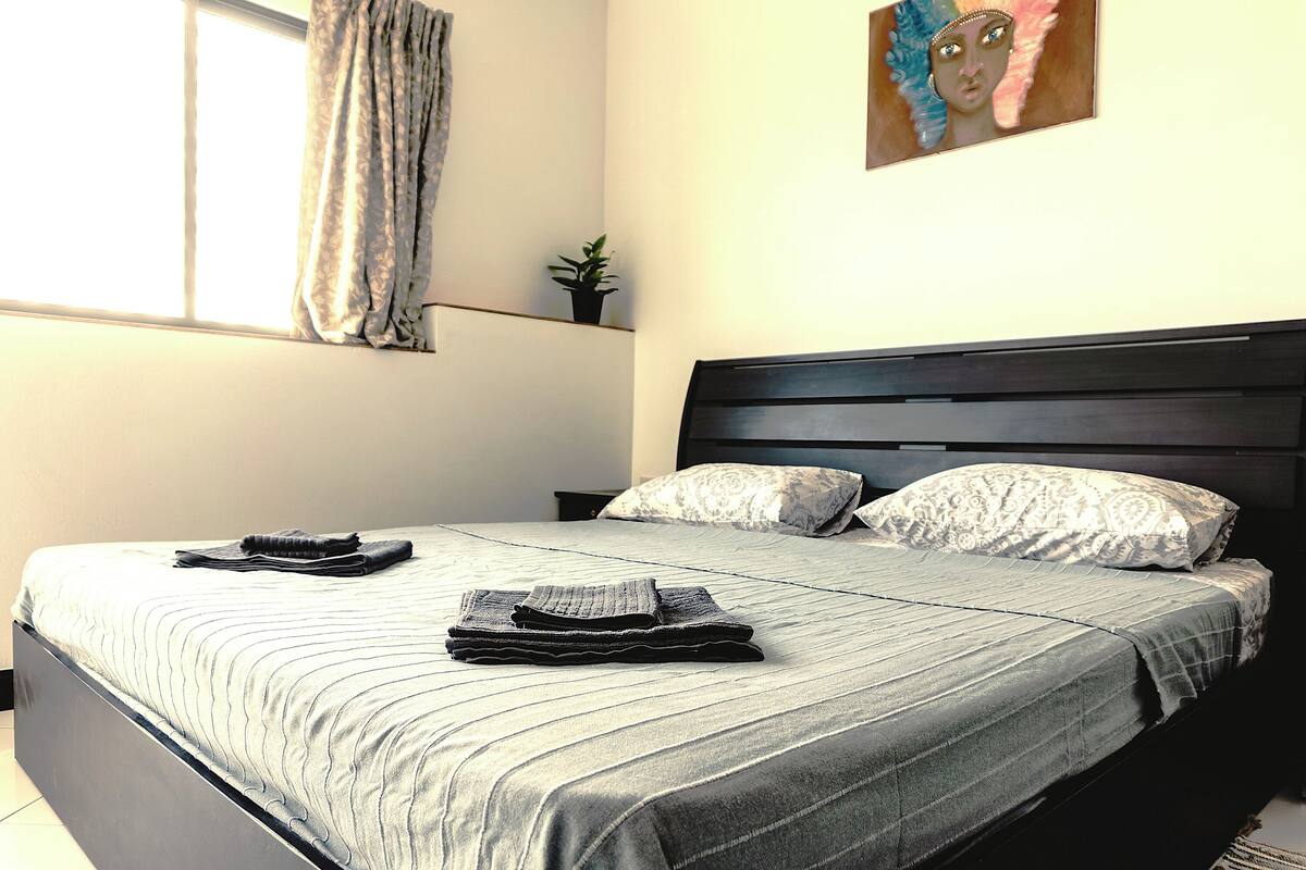Deluxe Room, Kitchen, Partial Sea View | 1 bilik tidur, kalis bunyi, Wi-fi percuma