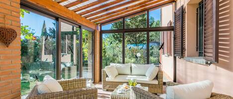 Télévision, cheminée