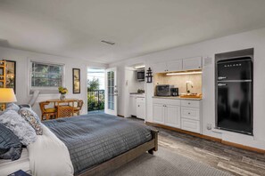 3 habitaciones, escritorio, tabla de planchar con plancha y wifi 