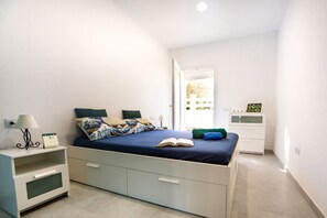 1 bedroom, free WiFi, bed sheets - Apartment Green Pearl with A/C (Cala Gonone)