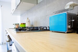 Fridge, microwave, oven, stovetop - Apartment Green Pearl with A/C (Cala Gonone)