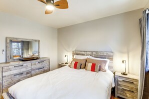3 bedrooms, Internet, bed sheets - Deer River Retreat: Cabin Feel w/ Modern Touches (Sparta)