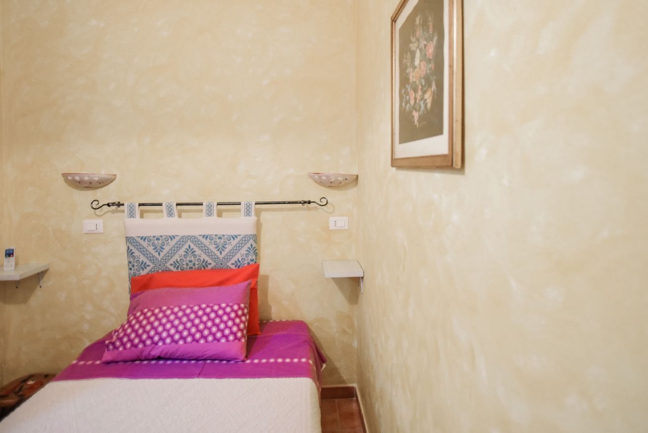 Lit parapluie, Wi-Fi, draps fournis