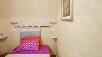 Lit parapluie, Wi-Fi, draps fournis