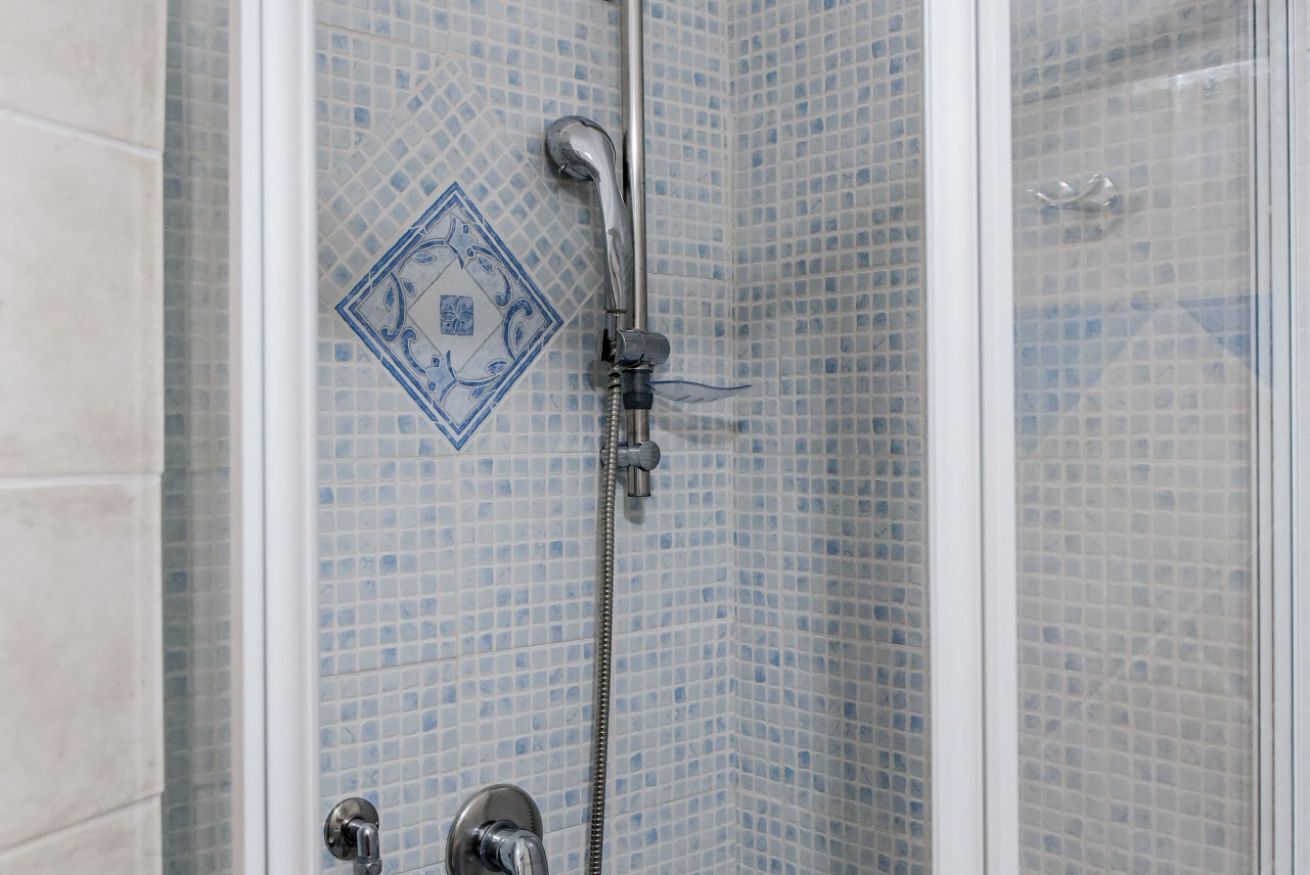 Dusche, Haartrockner, Bidet, Handtücher