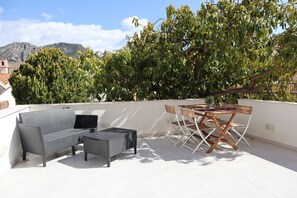 Outdoor dining - Apartment White Pearl with A/C (Cala Gonone)