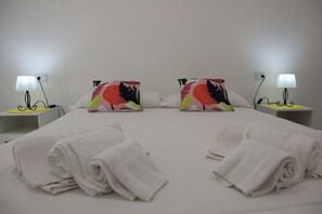 2 bedrooms, travel crib, free WiFi, bed sheets - Apartment White Pearl with A/C (Cala Gonone)