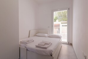 2 bedrooms, travel cot, free WiFi, bed sheets