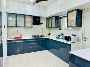 Fridge, cookware/dishes/utensils - Olive Serviced Apartment Gachibowli (Hyderabad)