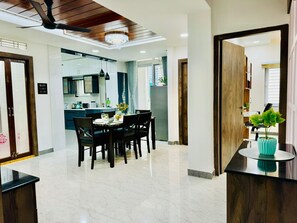 Family dining - Olive Serviced Apartment Gachibowli (Hyderabad)