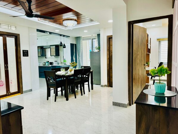 Family dining - Olive Serviced Apartment Gachibowli (Hyderabad)