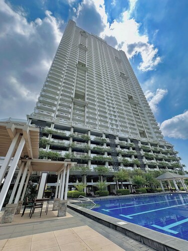 1BR Gem in MNL w/Pool, Fast WiFi, Netflix Near Luneta US Embassy & Intramuros