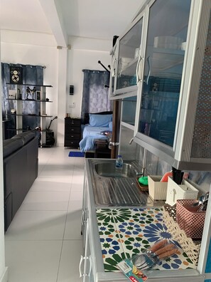 3 عدّة غرف نوم ومكواة/لوح كي وواي فاي وملاءات أسرّة