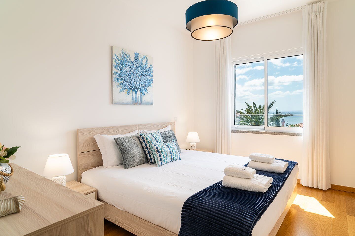 3 bedrooms, iron/ironing board, internet, bed sheets