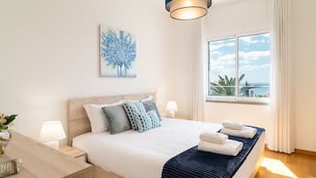 3 bedrooms, iron/ironing board, internet, bed sheets