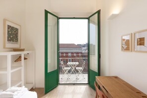 Interior - Discover your new retreat in the heart of Milan!This spacious 3-bedroom, 2-bathroom flat, located in one of the city's most desirable areas, offers a perfect balance of comfort and style. Viale Papiniano is located in the Sant'Agostino district of Milan, (Milano)