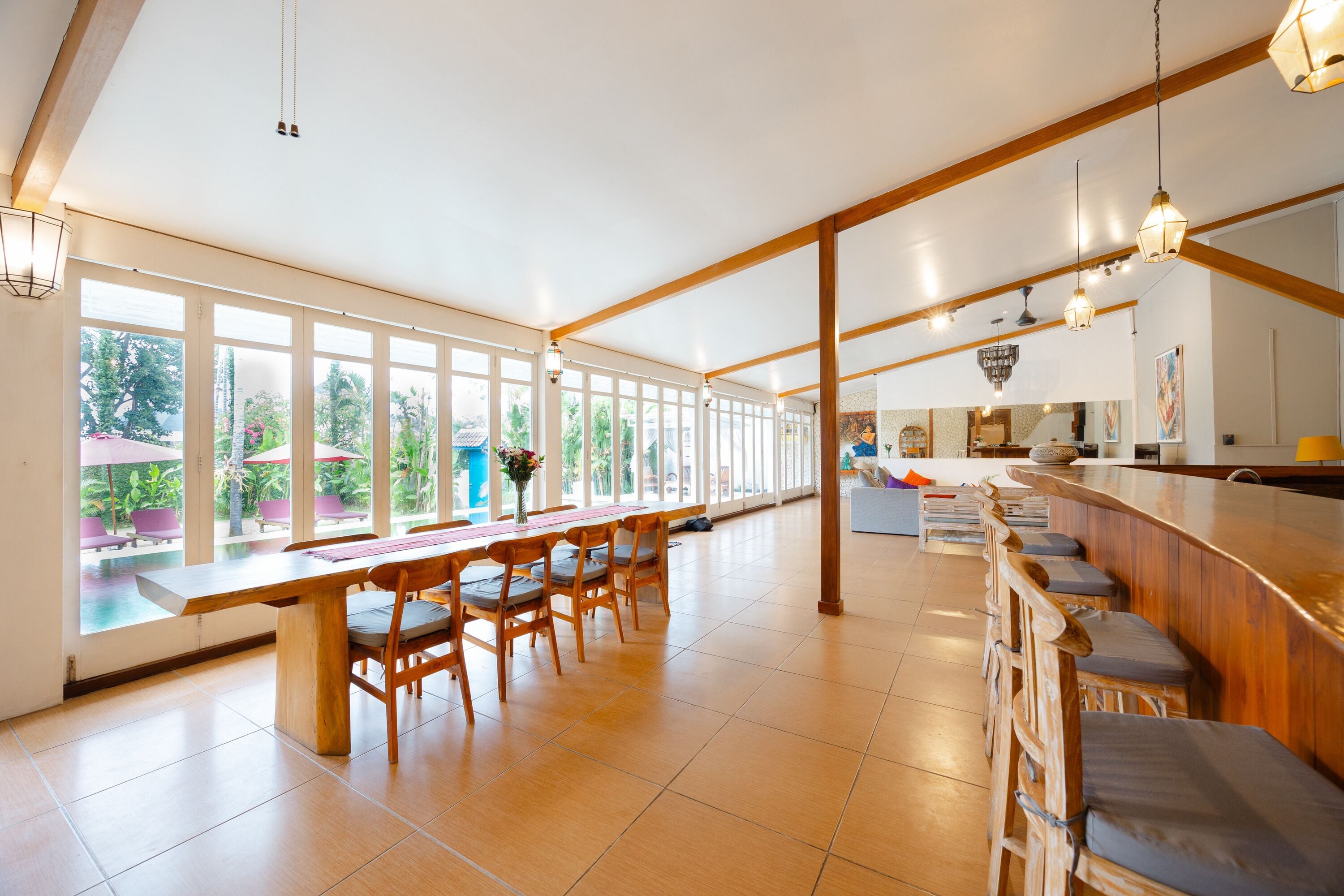 Vila, 4 quartos, varanda | Sala de jantar