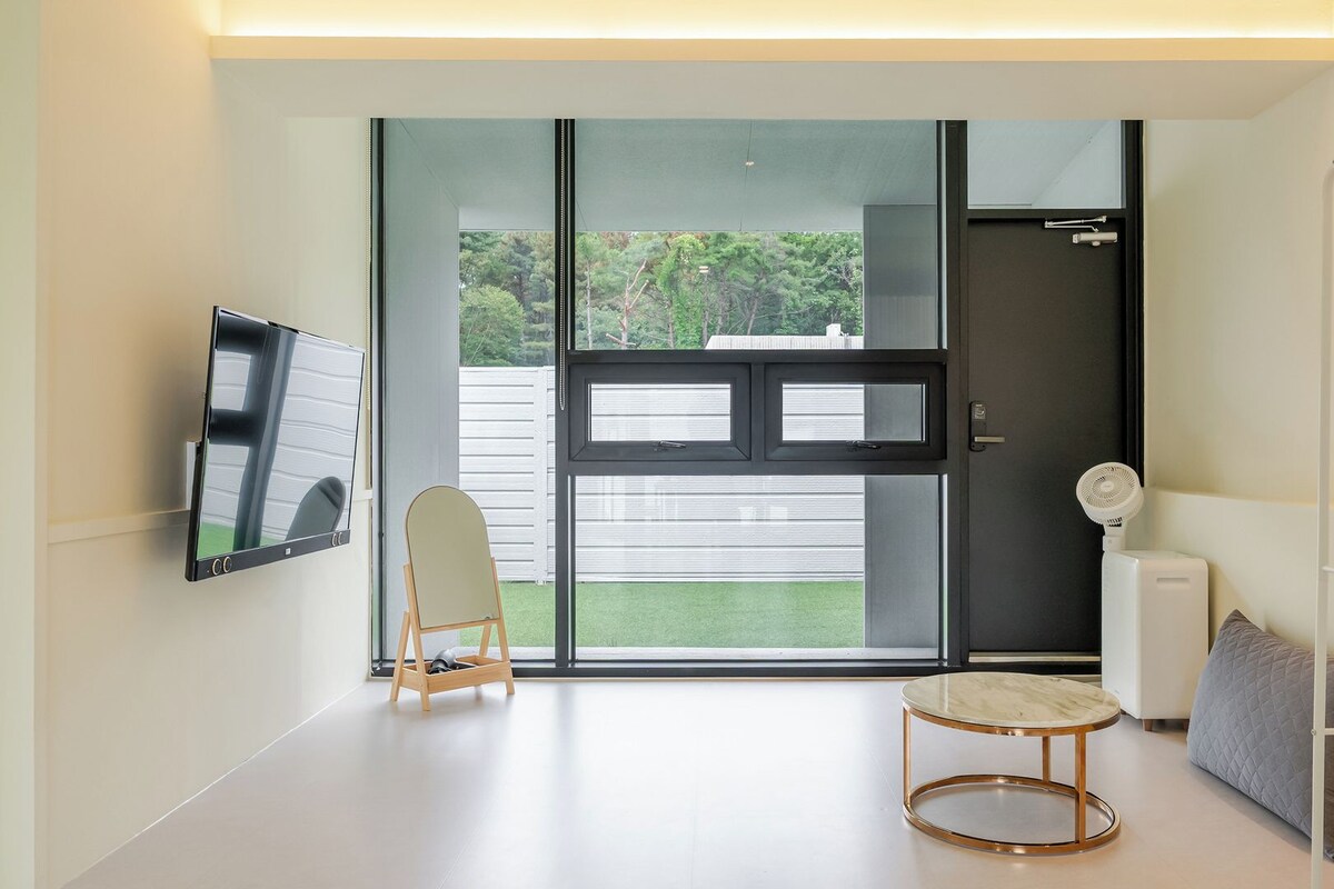 Basic Room, 1 Bedroom (Room 202 – Dogs under 15kg allowed) | 1 bedroom, free WiFi
