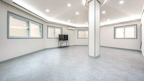 Basic Room, 1 Bedroom (Hill 1 (Mountain View)) | 1 bedroom, free WiFi - Hongcheon White Hill Pension (Hongcheon)