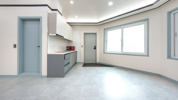 Basic Room, 1 Bedroom (Hill 1 (Mountain View)) | 1 bedroom, free WiFi - Hongcheon White Hill Pension (Hongcheon)